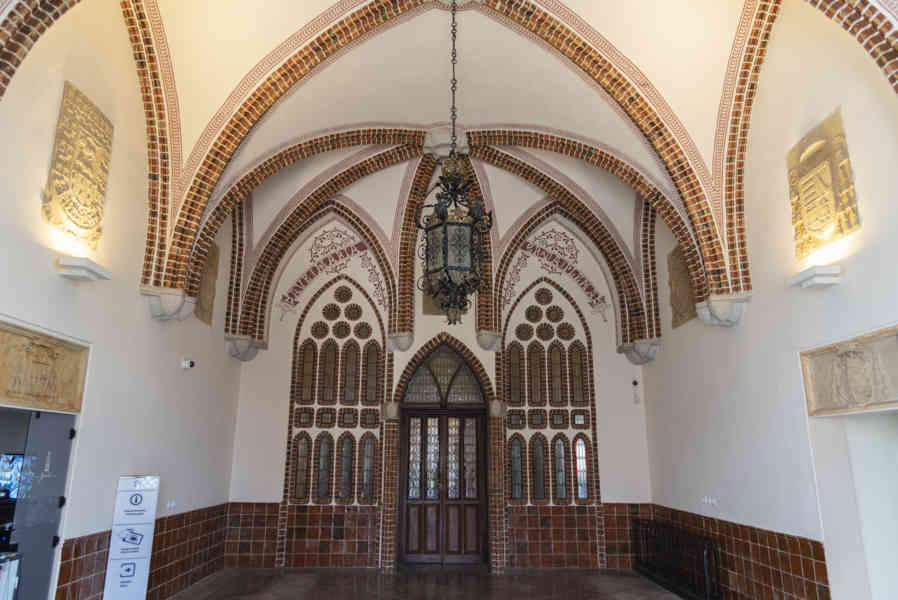 León 029 - Astorga - palacio Gaudí - planta 0 - entrada.jpg